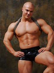 Bodybuilder Kyle Stevens shows off his ass and jockstrap