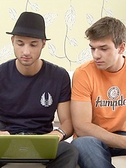 Boyfriend get facialized from nice euro jocks