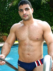 Strong stud relaxing in the pool and baring his body