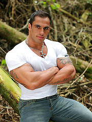 Fan favorite and Brazilian bodybuilding champ Samuel Vieira