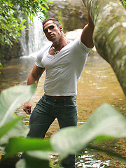 Fan favorite and Brazilian bodybuilding champ Samuel Vieira