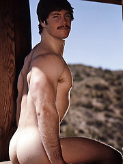 Rancho guy from Texas showing his naked body