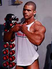 Shy Straight Pro Bodybuilder Jerks off on the gym floor!
