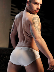 Horny gay Damien Crosse takes another guy Johnny Ventures cock