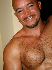 Bald daddy showing his muscled latin body