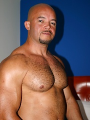 Bald daddy showing his muscled latin body