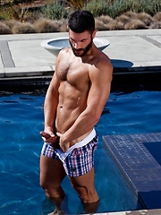 Very hot muscle hunk gets naked
