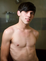 Aiden Summers shows off his tight jock body