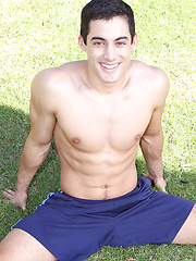 Straight guy Grant showing his beefy body