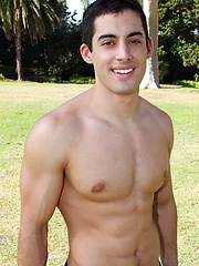 Straight guy Grant showing his beefy body