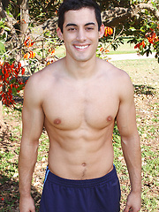 Straight guy Grant showing his beefy body