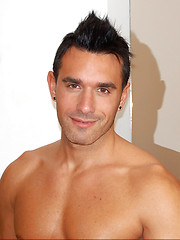 Bbeefy Madrid-native Adonis in his porn debut with Damien Crosse