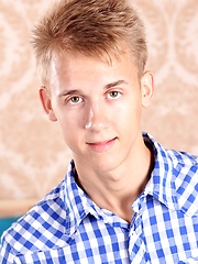 Gorgeous blond Chris Hollander blows load onto his abs.