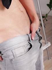 Kody Dunn stroking his nice thick cock.